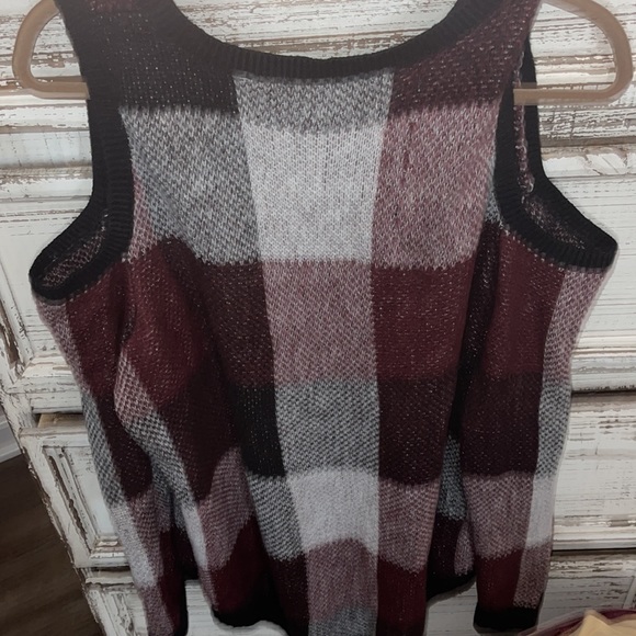 NWOT fashion to figure cold shoulder sweater burgundy black and white squares 3x - Picture 2 of 6